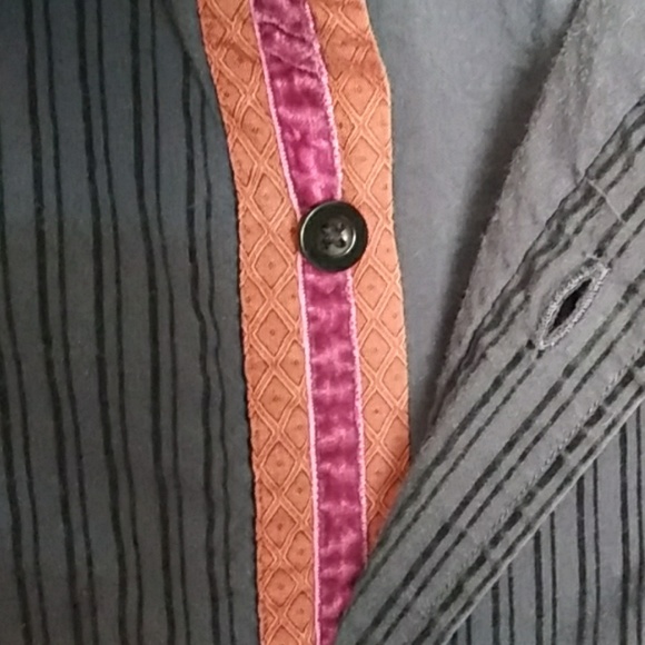 Long sleeve button-down - Picture 4 of 4